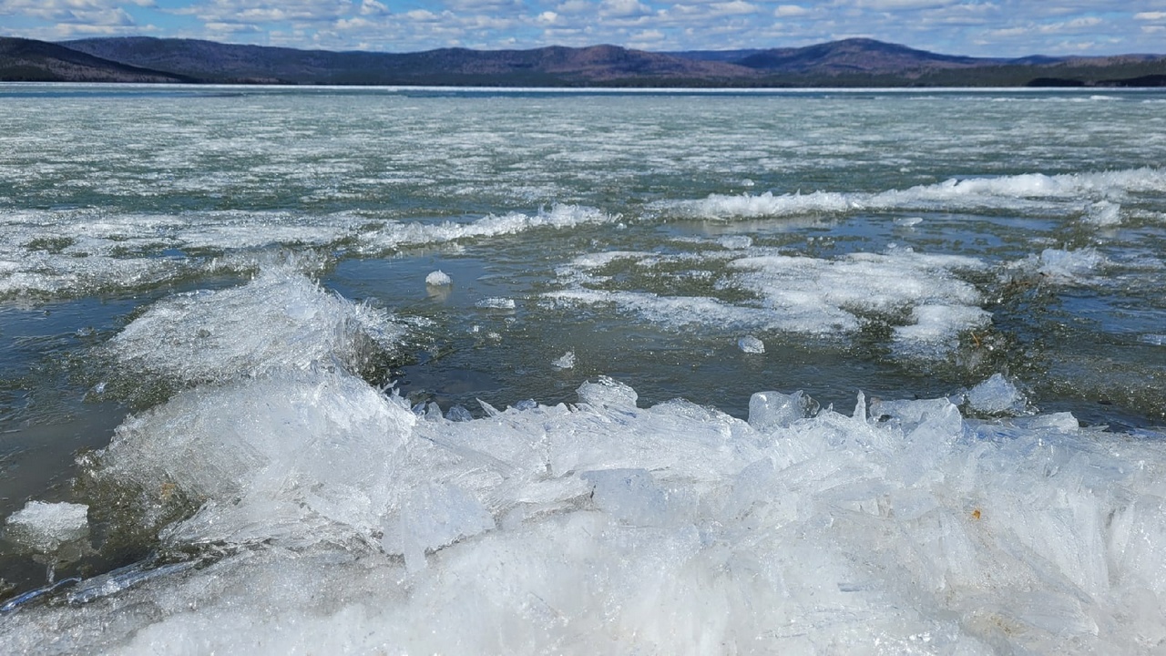 Об опасностях весенней рыбалки на льду предупреждают жителей Челябинской области