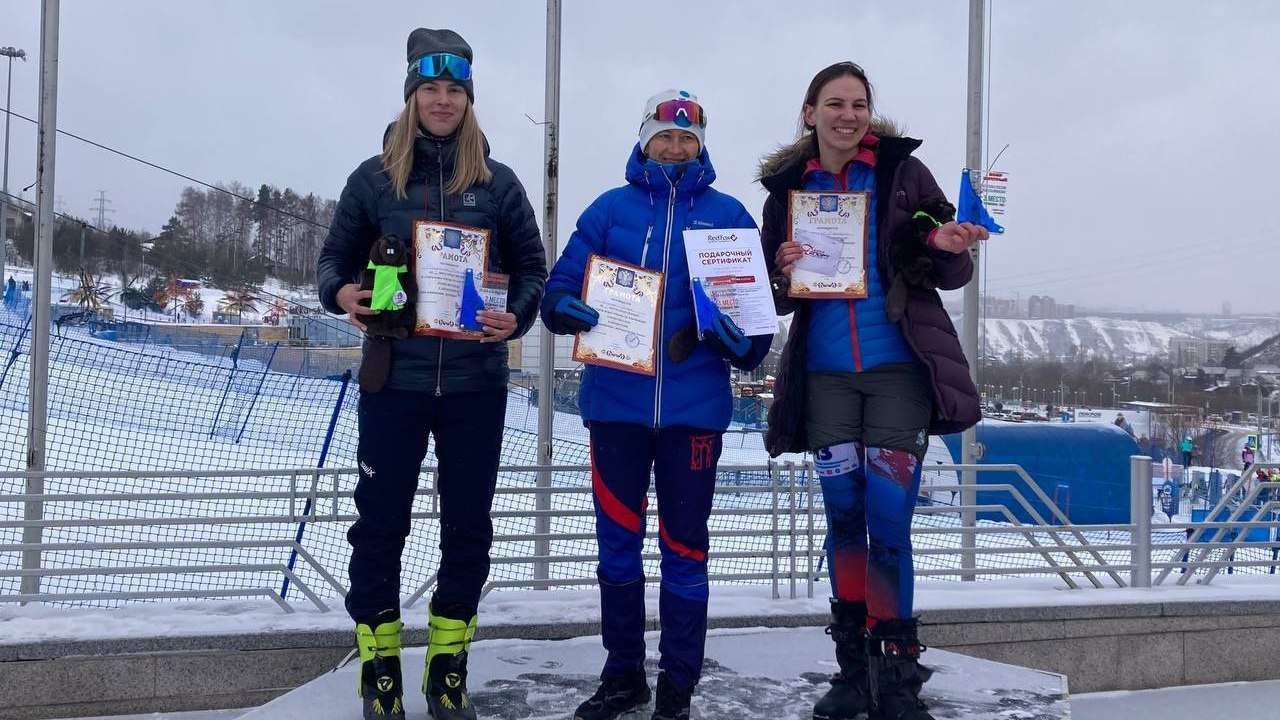 Спортсменка из Магнитогорска взяла "золото" на Кубке России по вертикальной гонке Спортсменка из Магнитогорска взяла "золото" на Кубке России по вертикальной гонке