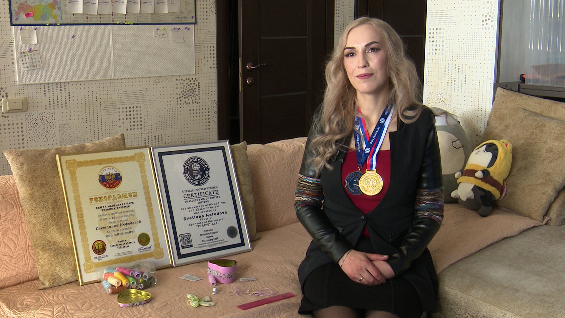 Жительница Челябинской области связала самые маленькие в России варежки Жительница Челябинской области связала самые маленькие в России варежки