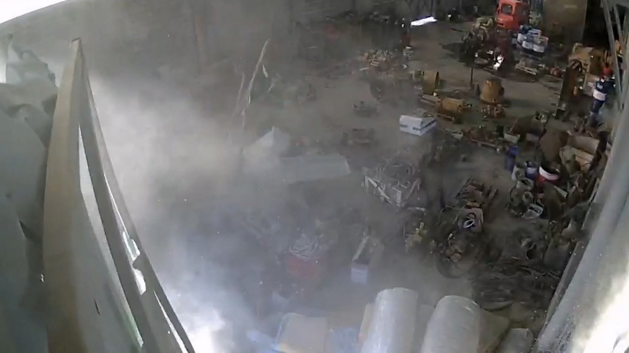 Взрыв на щебеночном заводе в Челябинске повредил цех соседнего предприятия