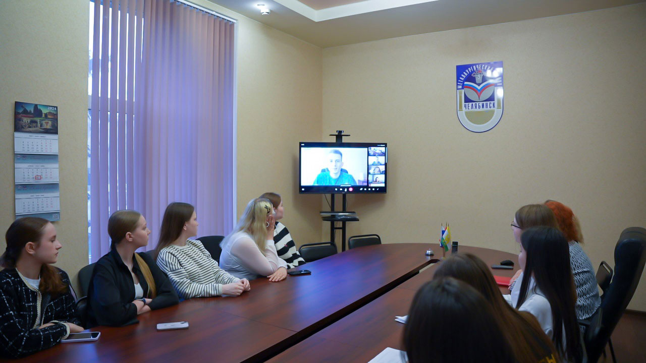 Школьники из Челябинска и Ясиноватой провели телемост