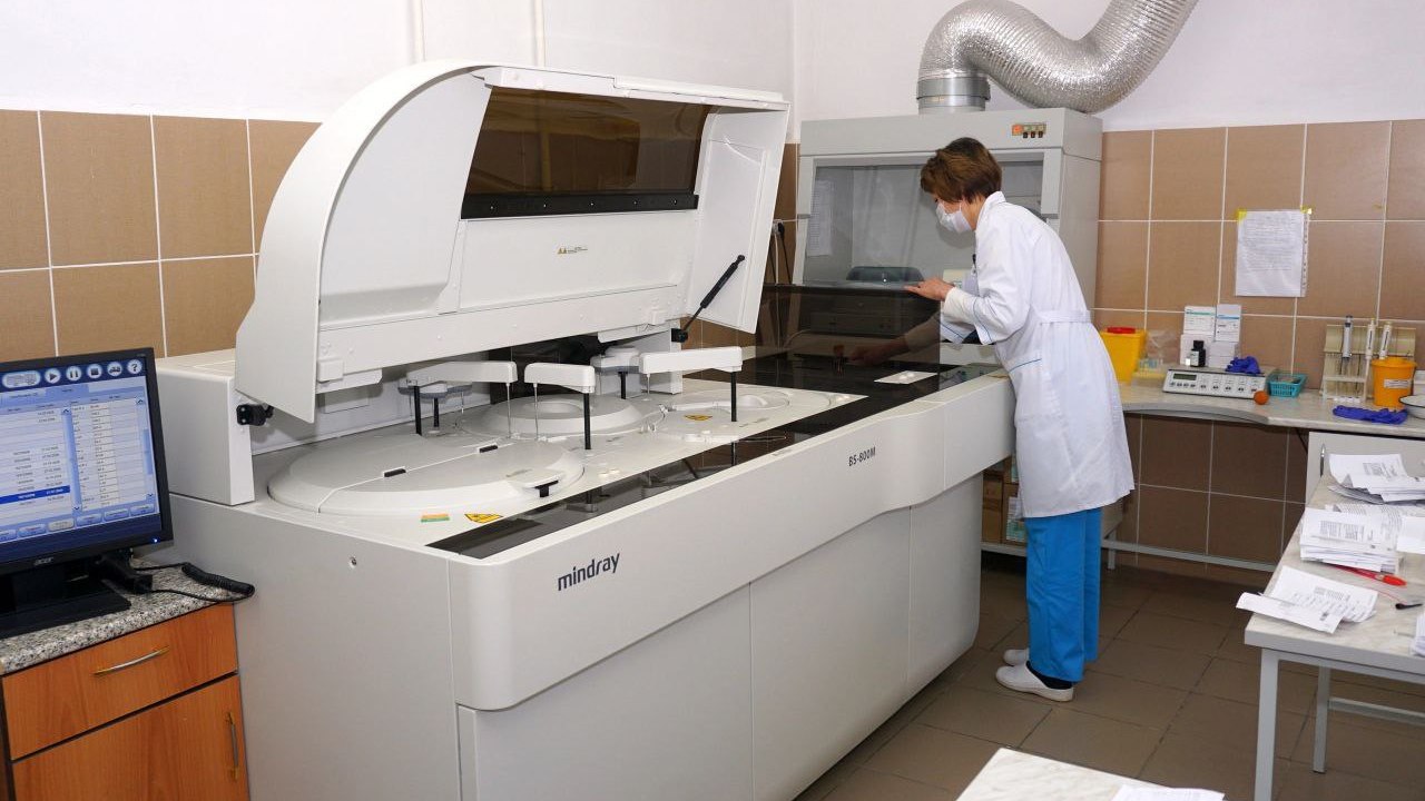 В больнице Чебаркуля появился современный аппарат для проведения анализов
