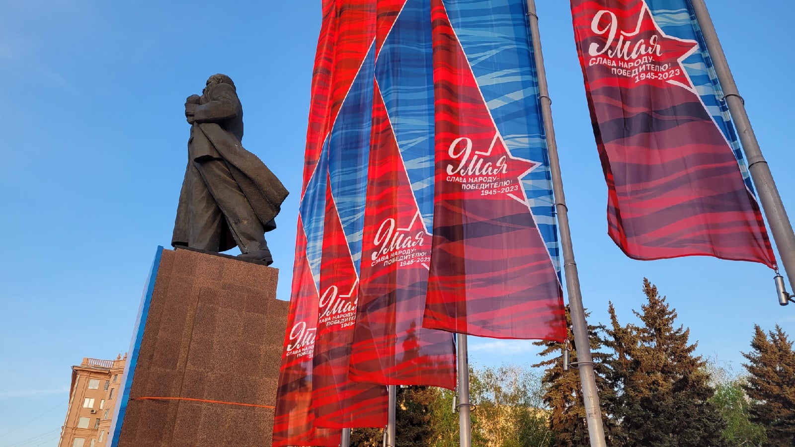 В центре Челябинска отрепетировали торжественное построение войск к 9 Мая В центре Челябинска отрепетировали торжественное построение войск к 9 Мая