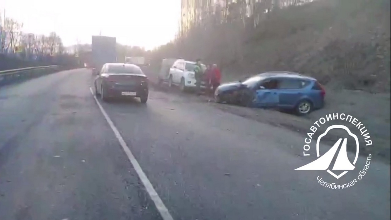 Водитель пострадал в лобовом ДТП на трассе М5 в Челябинской области