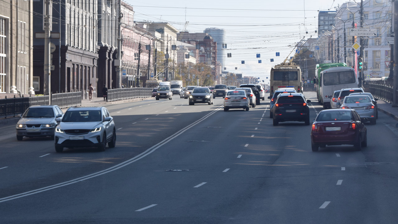 В Челябинске установят новые камеры фиксации нарушений на выделенных полосах