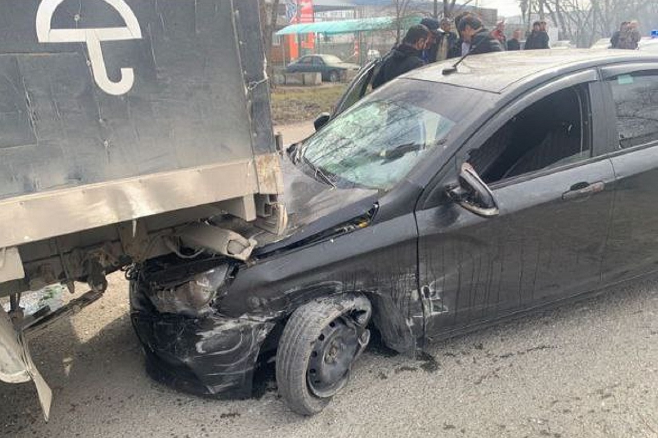 Водитель пострадал в ДТП с участием 4 автомобилей в Челябинске Водитель пострадал в ДТП с участием 4 автомобилей в Челябинске