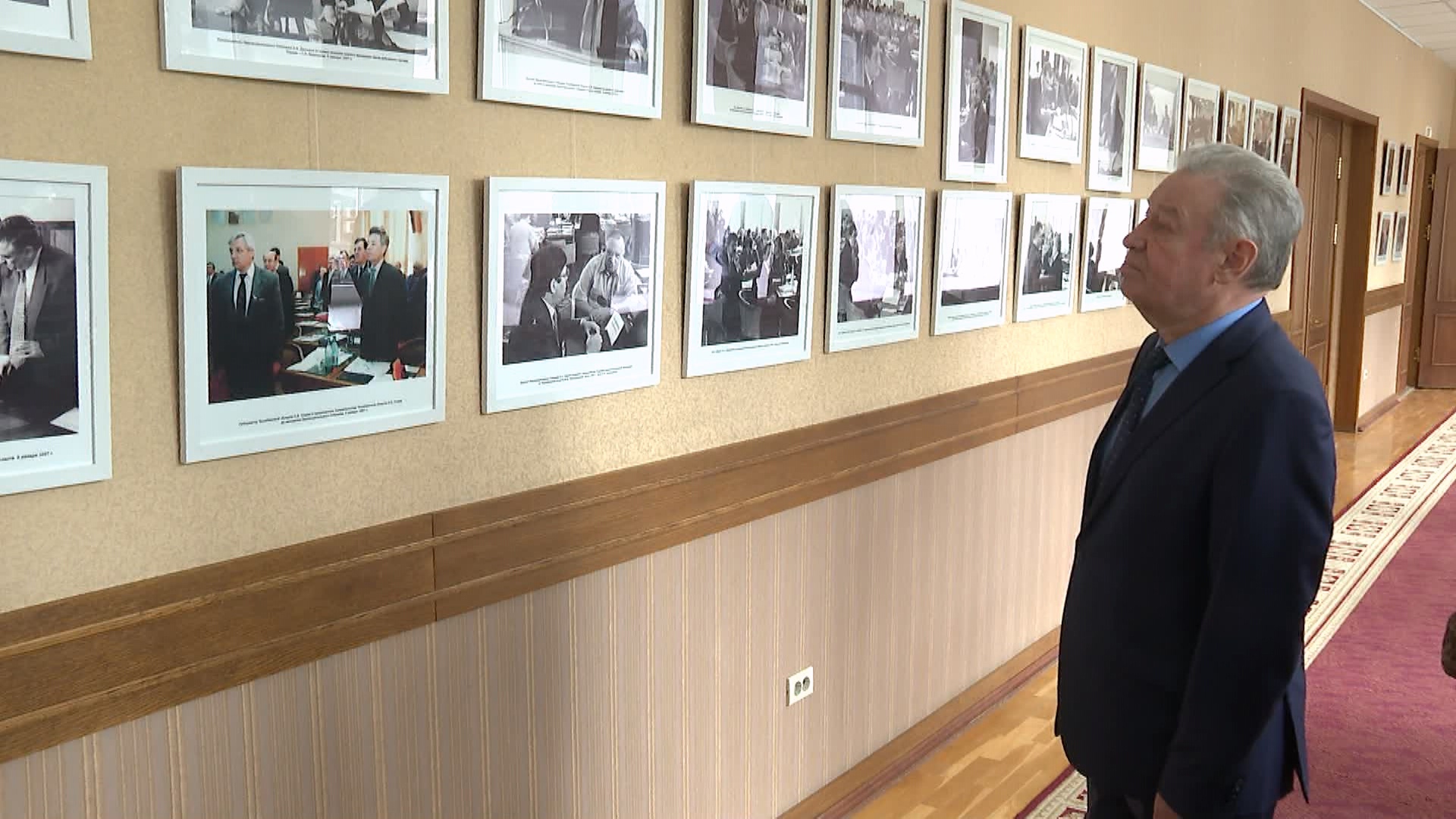 Фотовыставка об истории Законодательного собрания открылась в Челябинске Фотовыставка об истории Законодательного собрания открылась в Челябинске