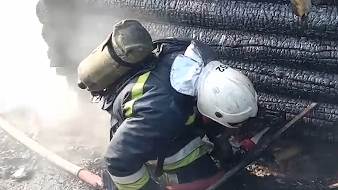 Два дома загорелись в Челябинской области Два дома загорелись в Челябинской области