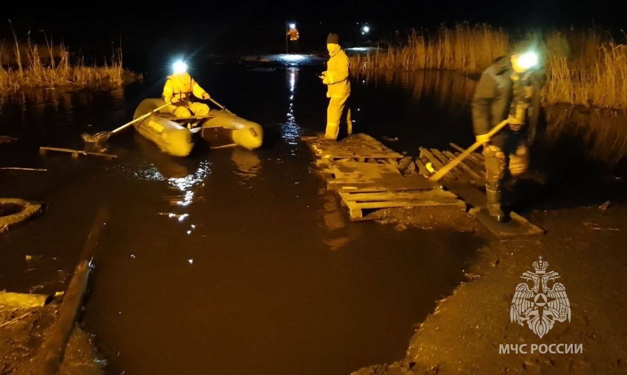 Десятки рыбаков оказались отрезанными от берега в Челябинской области