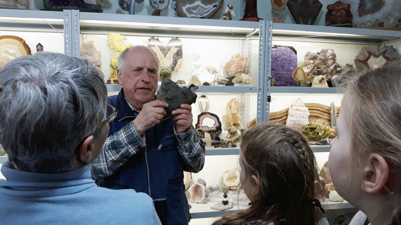 Сельский музей камня создал житель Челябинской области