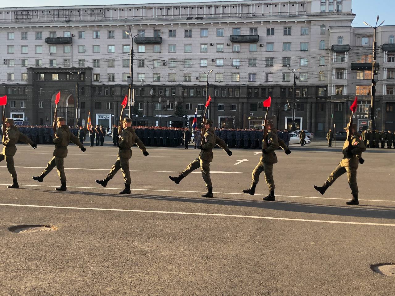 В центре Челябинска отрепетировали торжественное построение войск к 9 Мая В центре Челябинска отрепетировали торжественное построение войск к 9 Мая