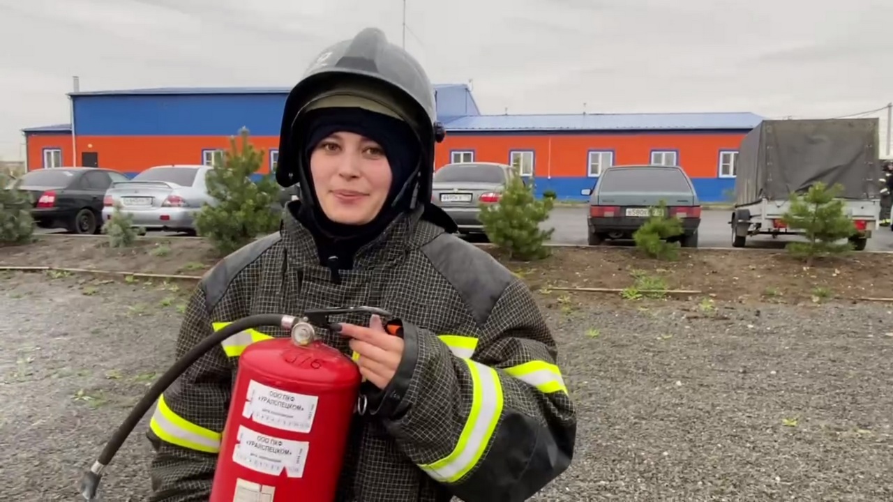 Испытание огнем: корреспондент ГТРК "Южный Урал" приняла участие в пожарном квесте Испытание огнем: корреспондент ГТРК "Южный Урал" приняла участие в пожарном квесте