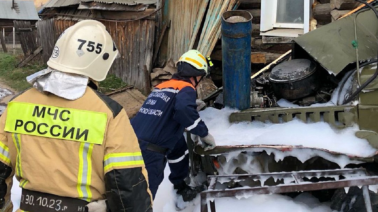 Грузовик с газовыми баллонами врезался в жилой дом в Усть-Катаве Грузовик с газовыми баллонами врезался в жилой дом в Усть-Катаве