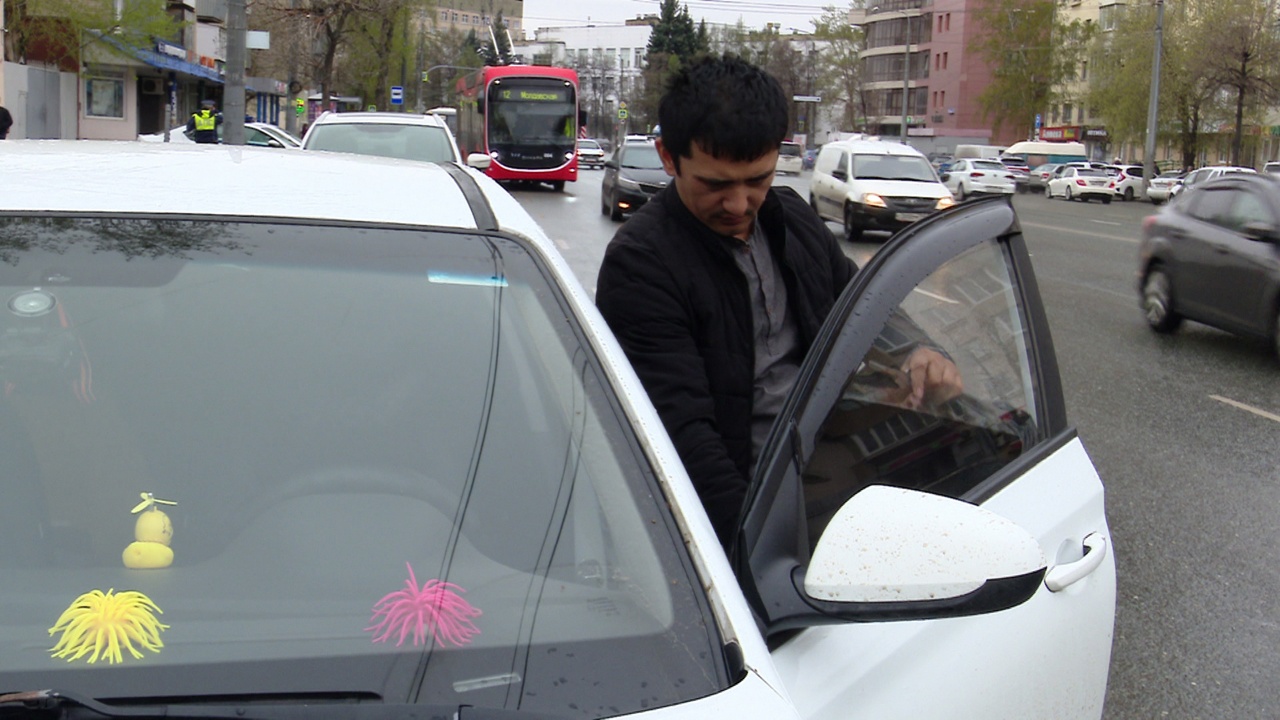 Штраф за тонировку: в Челябинске рассказали, чем опасна пленка на стеклах авто Штраф за тонировку: в Челябинске рассказали, чем опасна пленка на стеклах авто