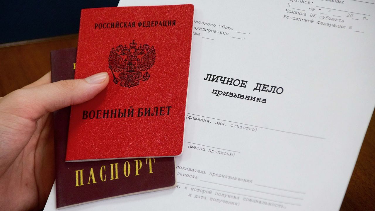 В Челябинске бывшим мигрантам выдали в ГИБДД повестки в военкомат