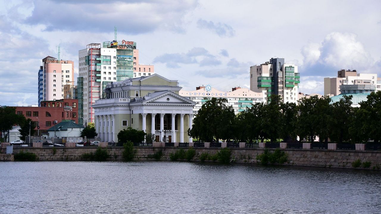 Обнаженный мужчина устроил прогулку по центру Челябинска Обнаженный мужчина устроил прогулку по центру Челябинска