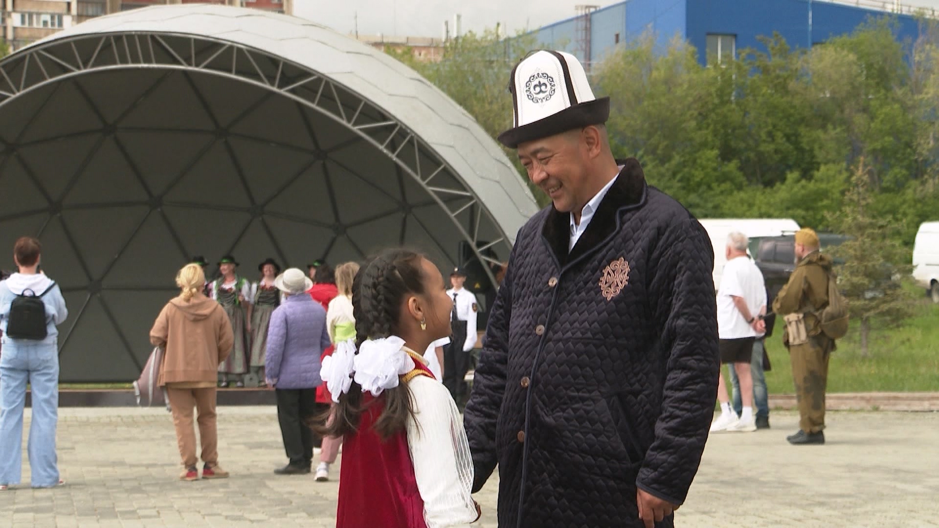 В Магнитогорске состоялся многонациональный праздник: ели плов под звуки барабанов