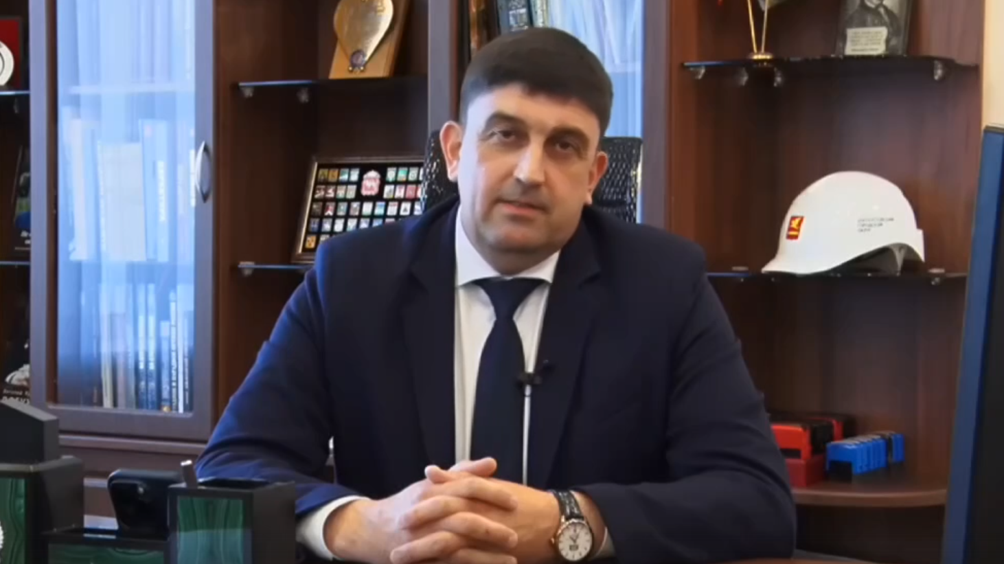 Глава Златоуста Максим Пекарский уходит в отставку Глава Златоуста Максим Пекарский уходит в отставку