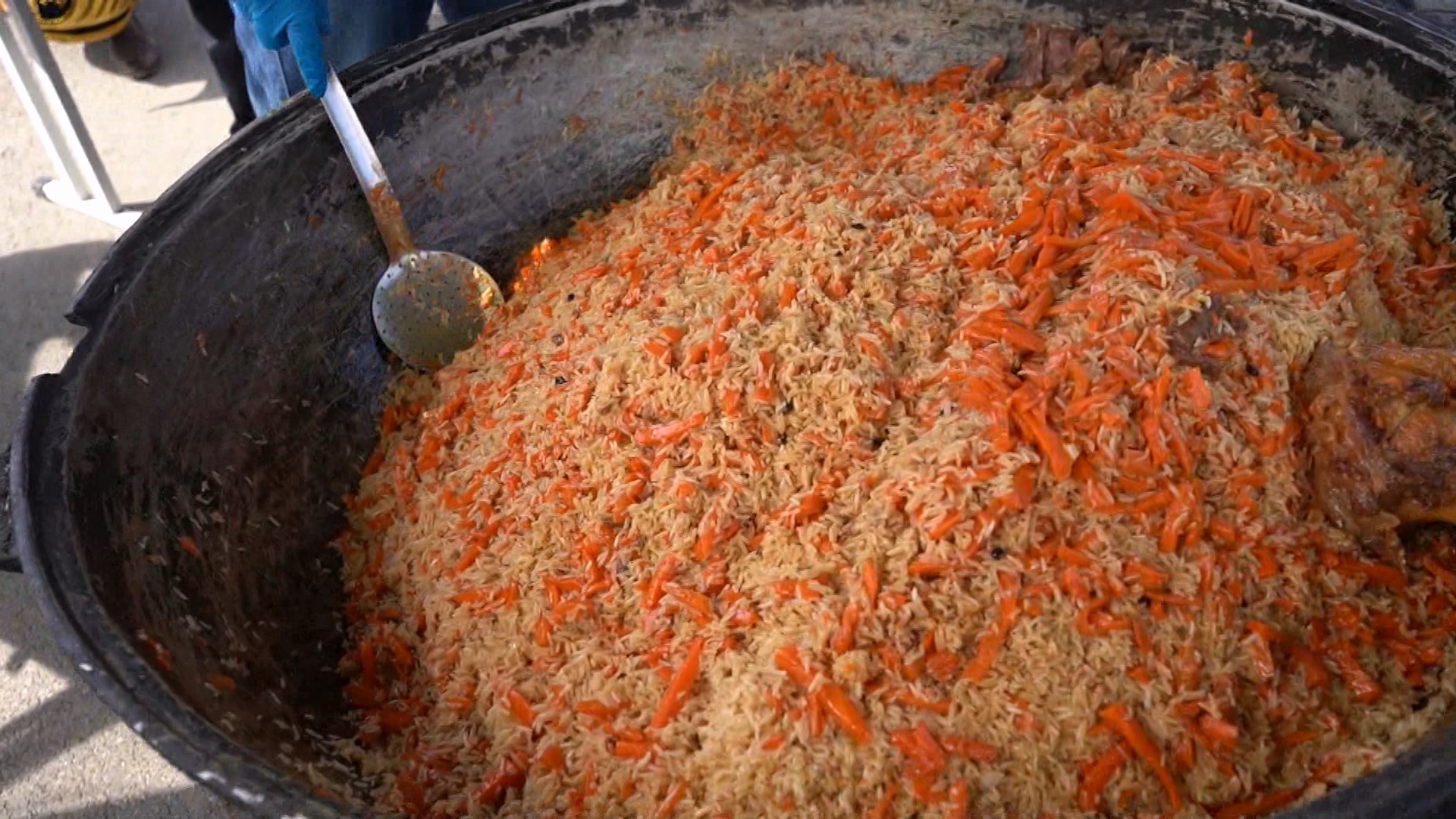 В Магнитогорске состоялся многонациональный праздник: ели плов под звуки барабанов