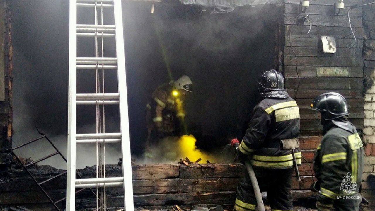 Два человека погибли во время ночного пожара в Челябинской области Два человека погибли во время ночного пожара в Челябинской области