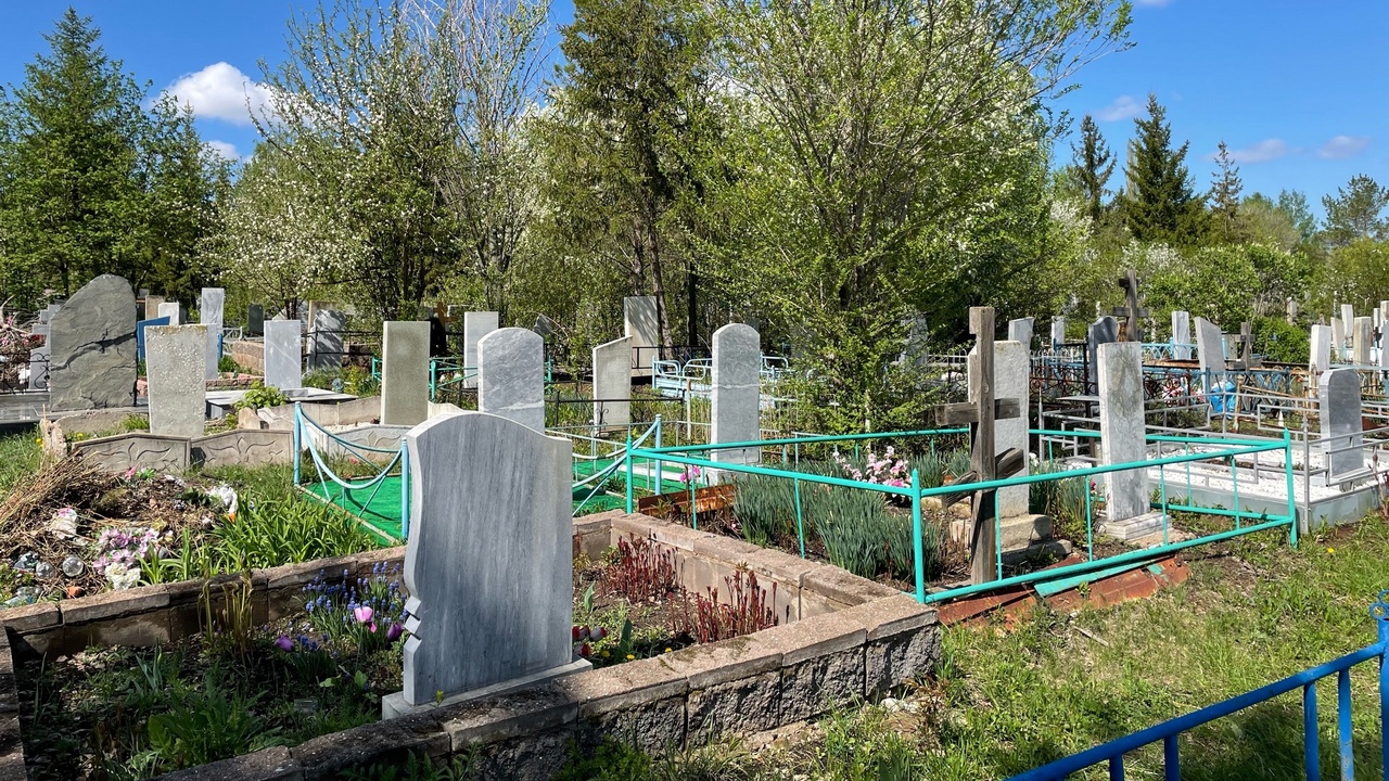 В Челябинске рассказали о работе кладбищ и транспорта в Родительский день В Челябинске рассказали о работе кладбищ и транспорта в Родительский день
