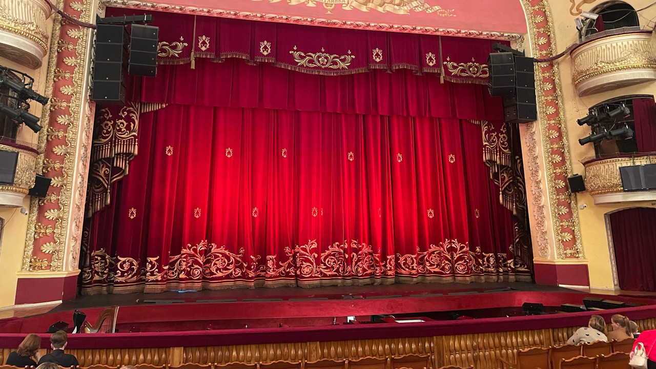 От классики до мультимедийных шоу: как развиваются театры в Челябинской области