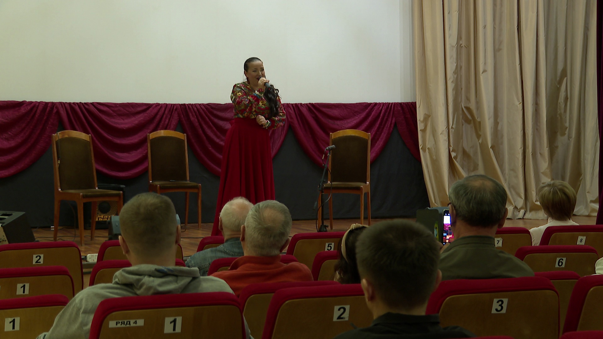 Творческие бригады из Челябинска выступают в воинских частях и госпиталях