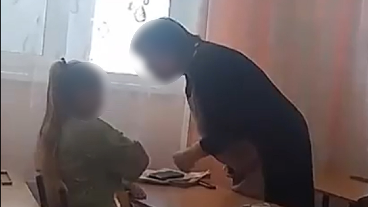 Конфликт учителя и ученицы: полиция изучает видео, снятое в одной из школ Усть-Катава Конфликт учителя и ученицы: полиция изучает видео, снятое в одной из школ Усть-Катава