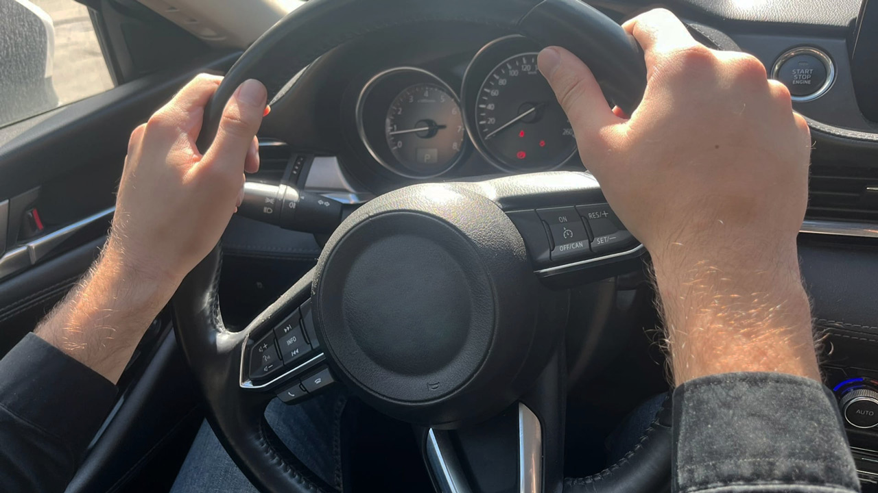 Сотрудники ГАИ дали советы челябинским водителям во время жары