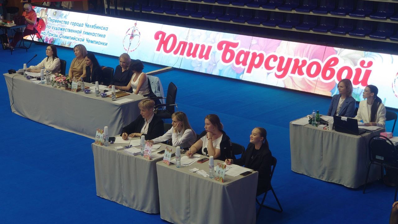 Олимпийская чемпионка Юлия Барсукова оценила художественных гимнасток Челябинска Олимпийская чемпионка Юлия Барсукова оценила художественных гимнасток Челябинска