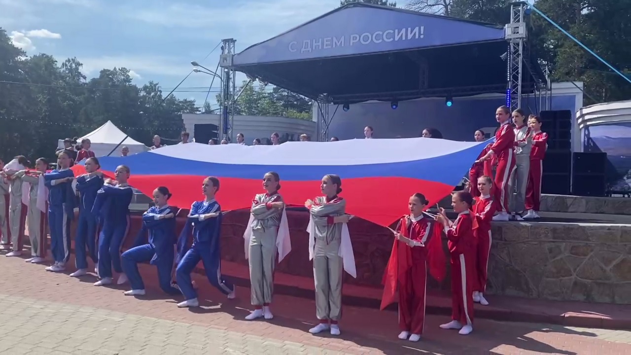 Песни, сказки и гигантский триколор: как День России пройдет в Челябинске Песни, сказки и гигантский триколор: как День России пройдет в Челябинске