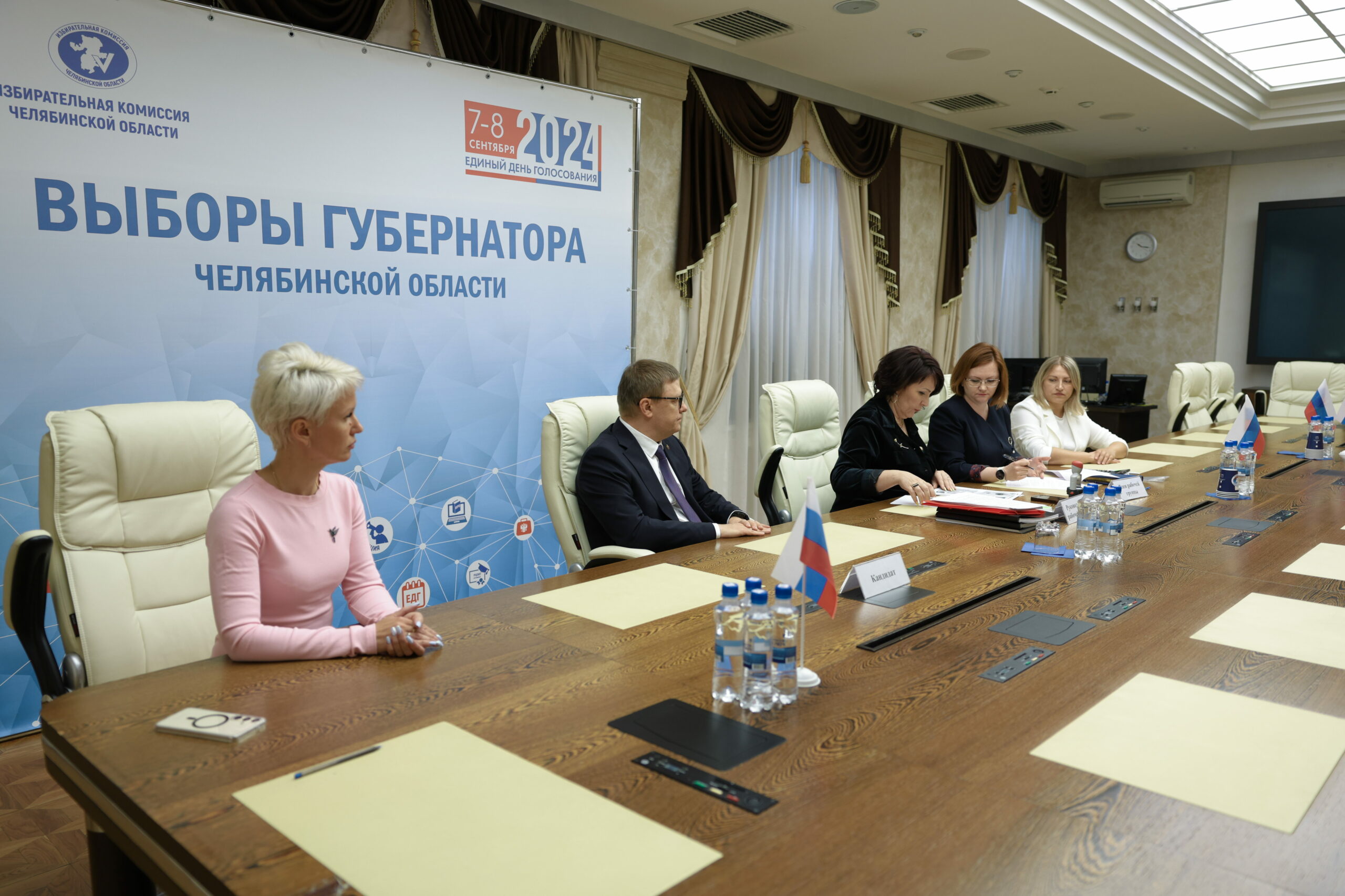 Алексей Текслер предоставил в избирком документы для участия в выборах губернатора