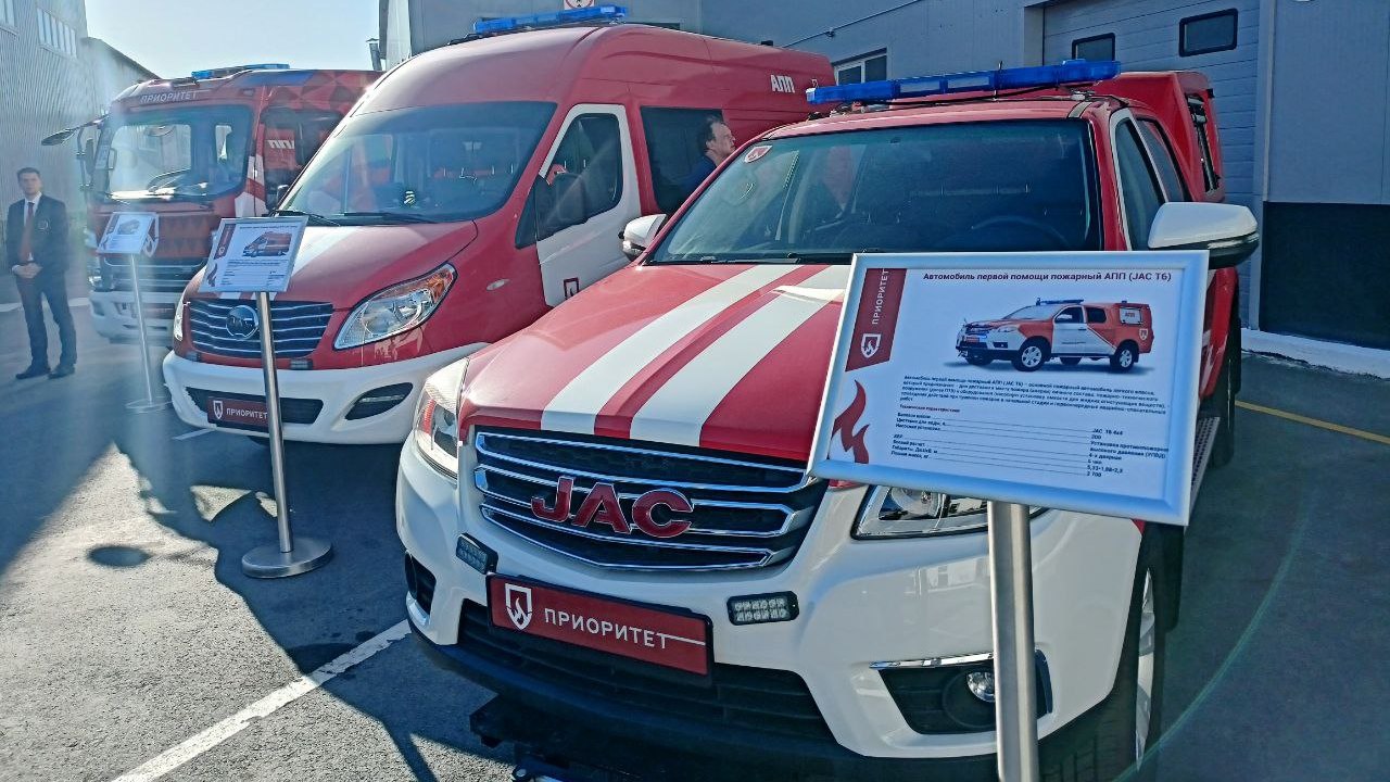 Глава МЧС оценил производство спецтехники в Челябинской области