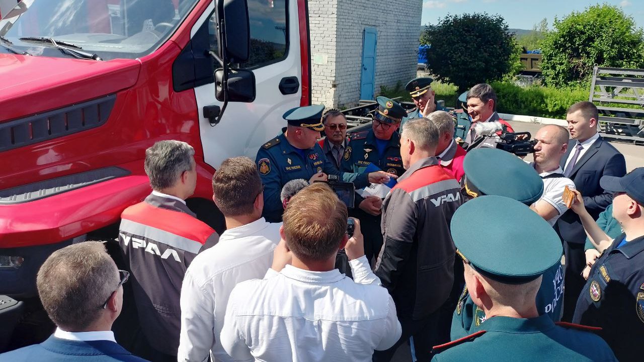 Глава МЧС оценил производство спецтехники в Челябинской области