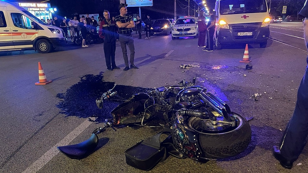 Мотоциклист погиб под колесами автомобиля в Магнитогорске Мотоциклист погиб под колесами автомобиля в Магнитогорске
