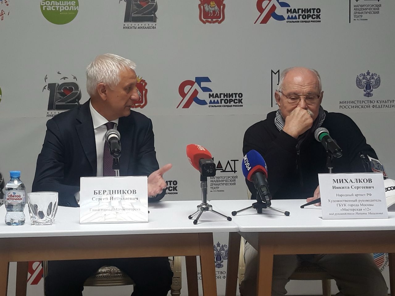 Никита Михалков приехал в Магнитогорск со знаменитой постановкой "Двенадцать" Никита Михалков приехал в Магнитогорск со знаменитой постановкой "Двенадцать"