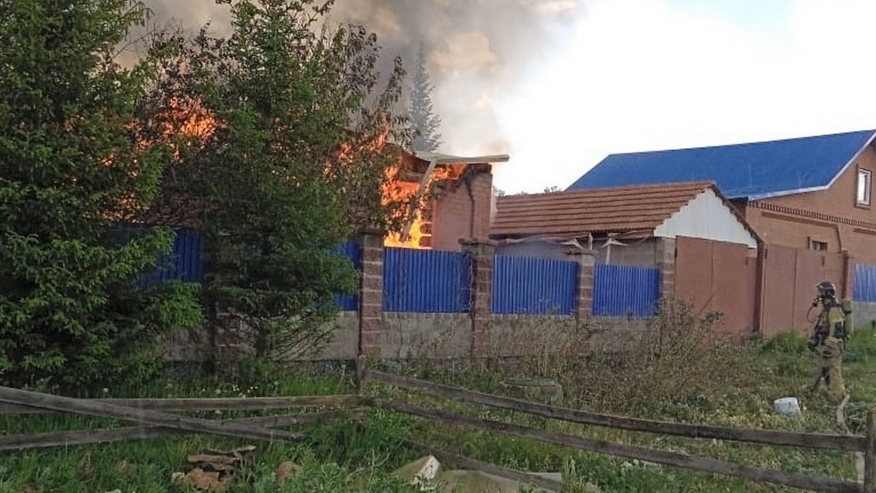 Шесть человек пострадали и один погиб во время крупного пожара под Магнитогорском Шесть человек пострадали и один погиб во время крупного пожара под Магнитогорском