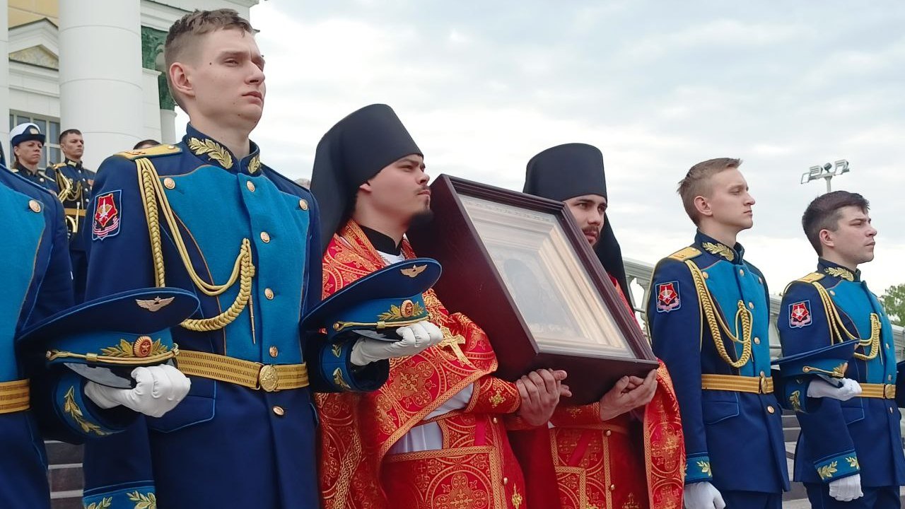 Сотни южноуральцев смогли помолиться чудотворной Казанской иконе Божией Матери