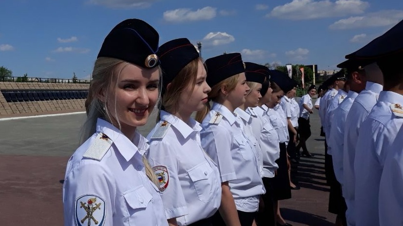 В честь Дня России 30 новобранцев магнитогорской полиции приняли присягу В честь Дня России 30 новобранцев магнитогорской полиции приняли присягу