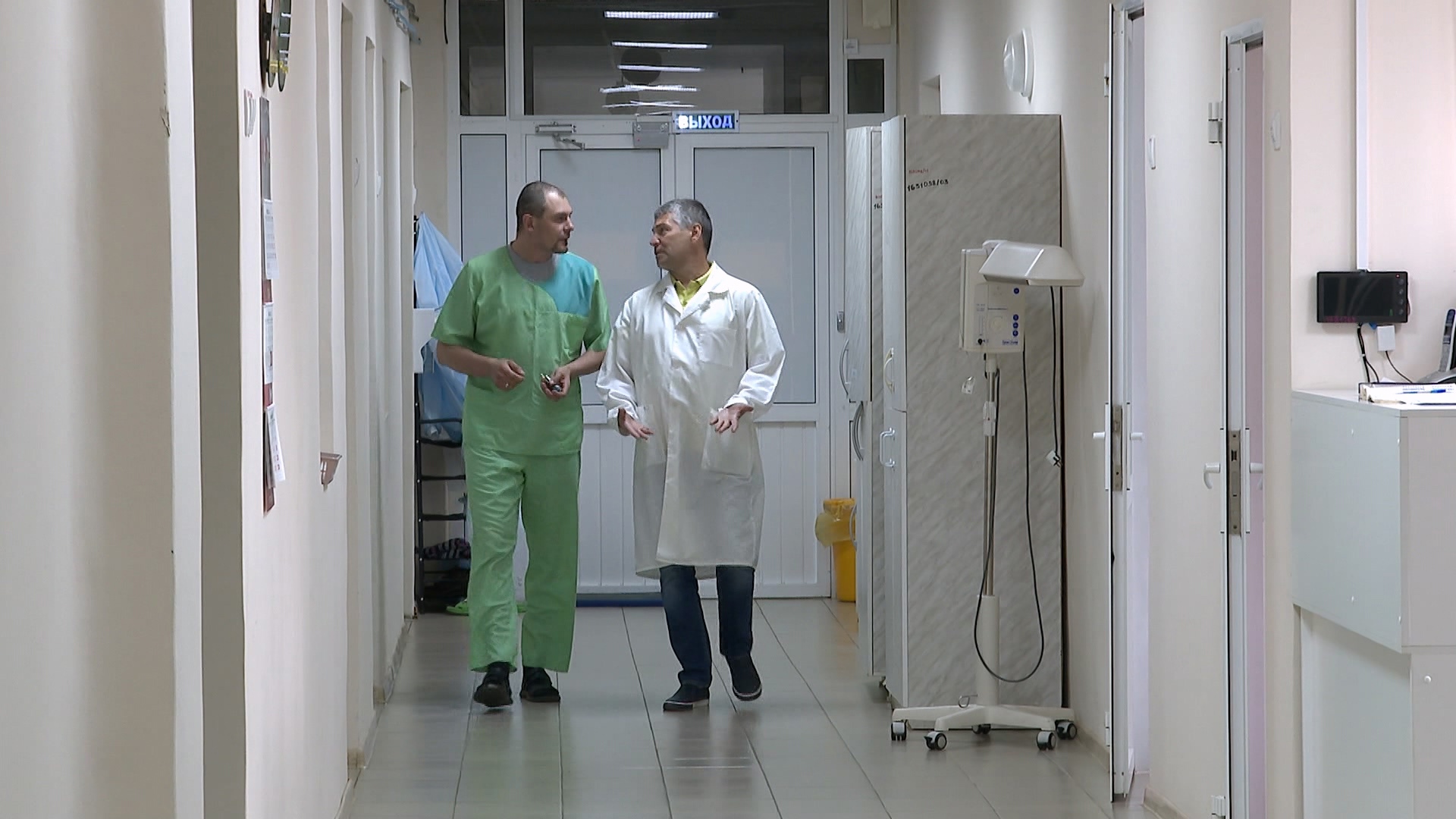 Днем лечит, вечером поет: как челябинский врач совмещает работу и музыку Днем лечит, вечером поет: как челябинский врач совмещает работу и музыку