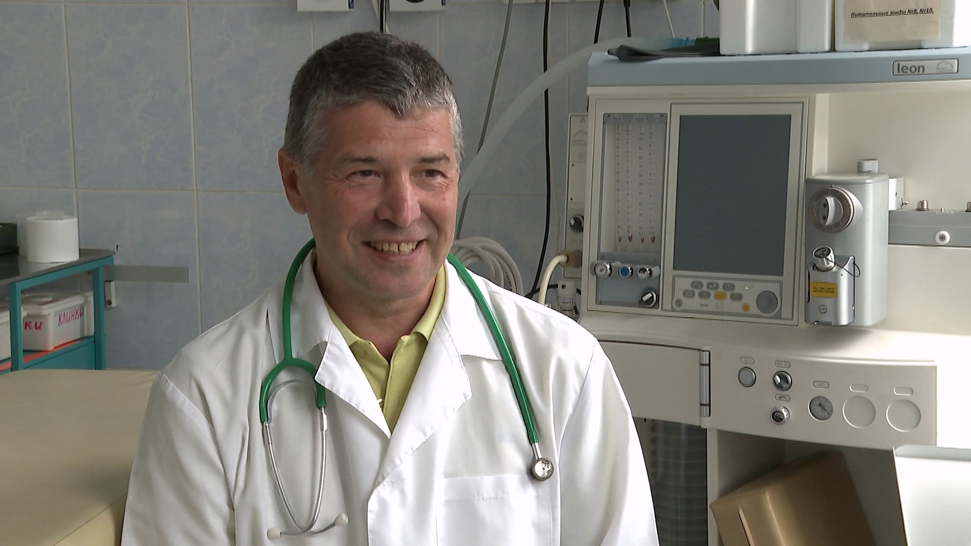 Днем лечит, вечером поет: как челябинский врач совмещает работу и музыку Днем лечит, вечером поет: как челябинский врач совмещает работу и музыку