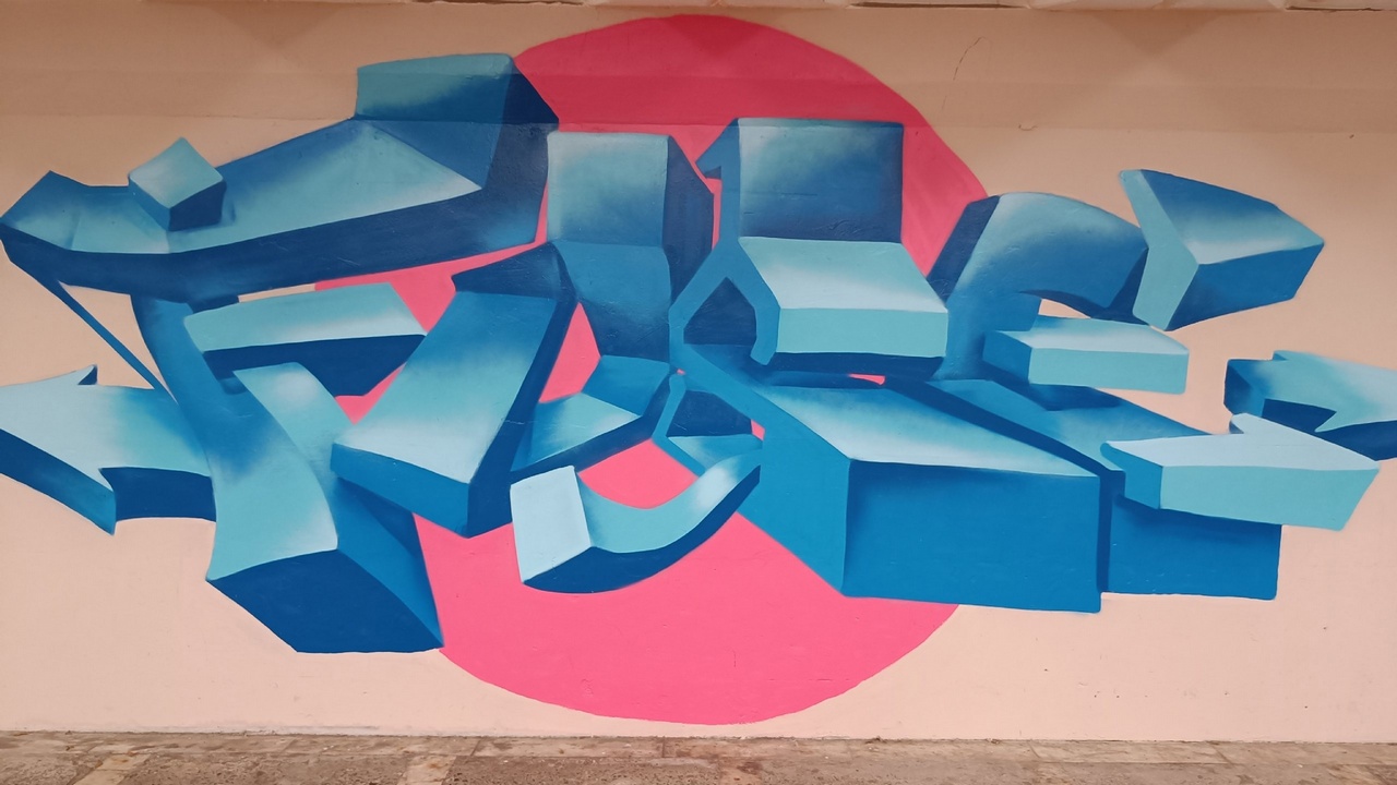 Яркие граффити появились в подземном переходе в центре Челябинска