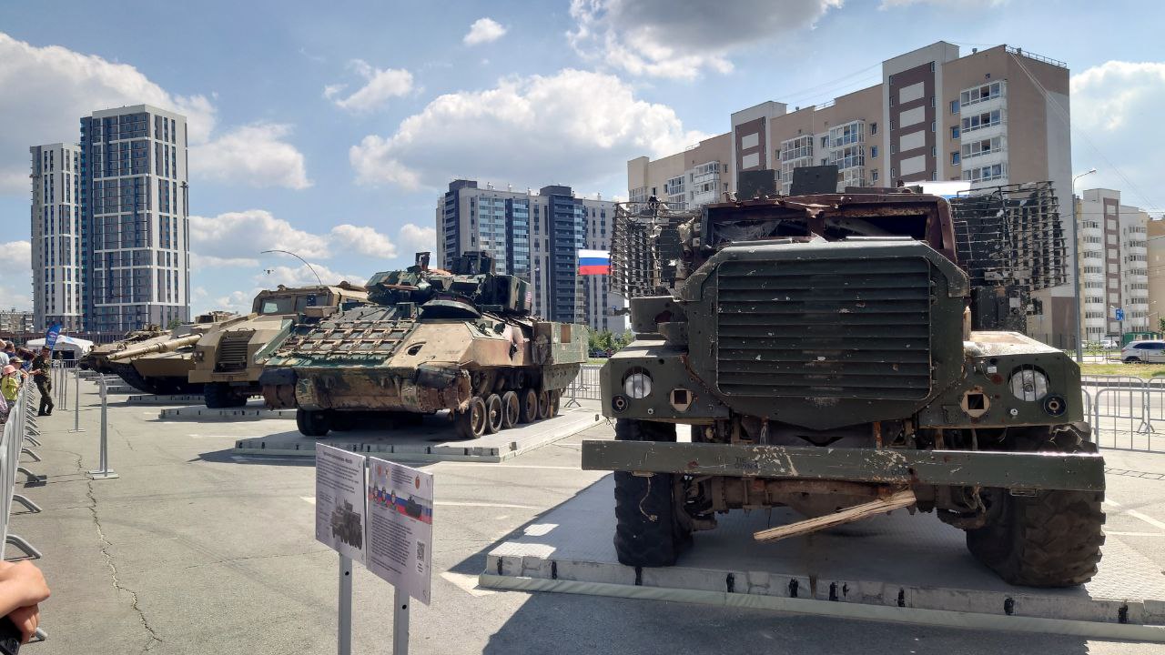 Выставка трофейной техники стран НАТО открылась в Челябинске Выставка трофейной техники стран НАТО открылась в Челябинске