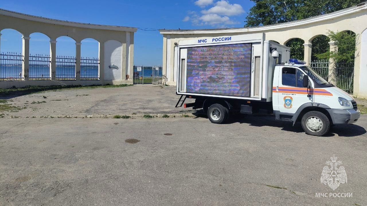 Сотрудники МЧС напомнили жителям Челябинской области правила безопасности на воде Сотрудники МЧС напомнили жителям Челябинской области правила безопасности на воде