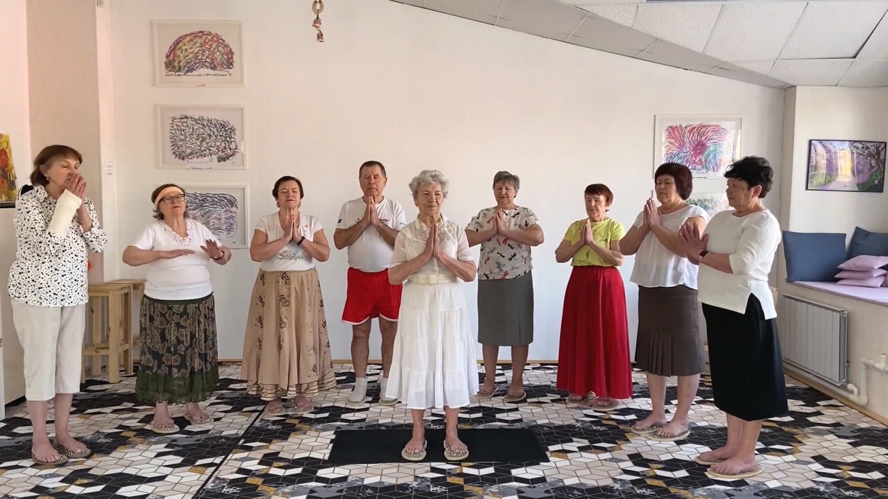 Ветеран труда из Челябинской области установила рекорд России по стоянию на гвоздях Ветеран труда из Челябинской области установила рекорд России по стоянию на гвоздях