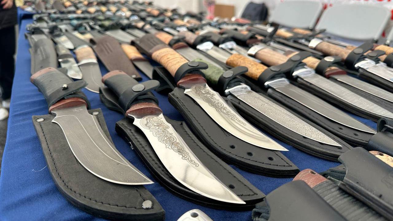 Оружейники со всей России приехали в Златоуст на Бушуевский фестиваль Оружейники со всей России приехали в Златоуст на Бушуевский фестиваль