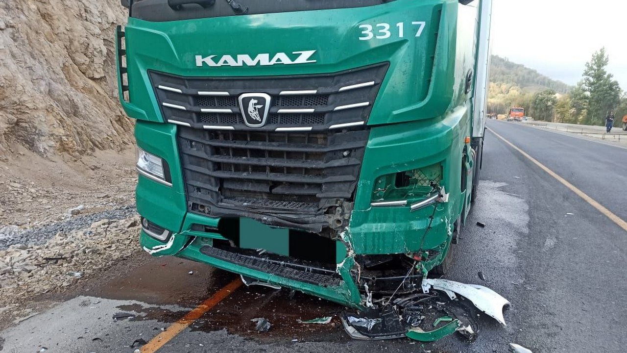 Женщина-водитель скончалась в лобовом ДТП с КАМАЗом на трассе в Челябинской области Женщина-водитель скончалась в лобовом ДТП с КАМАЗом на трассе в Челябинской области