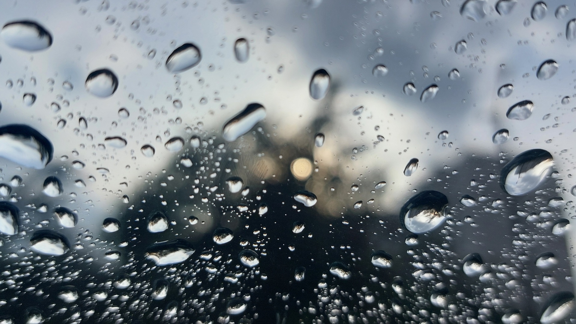 Длинную полосу ливней и гроз предстоит вновь выдержать жителям Челябинска Длинную полосу ливней и гроз предстоит вновь выдержать жителям Челябинска