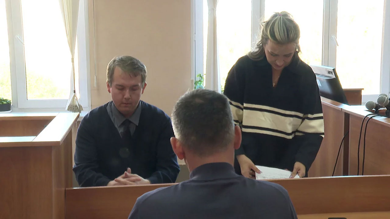 Мать двоих детей из Челябинска судится с "Богиней алиментов" Мать двоих детей из Челябинска судится с "Богиней алиментов"
