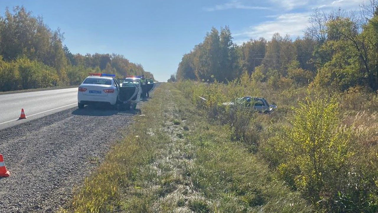 В Челябинской области автомобиль опрокинулся в кювет, есть погибший В Челябинской области автомобиль опрокинулся в кювет, есть погибший